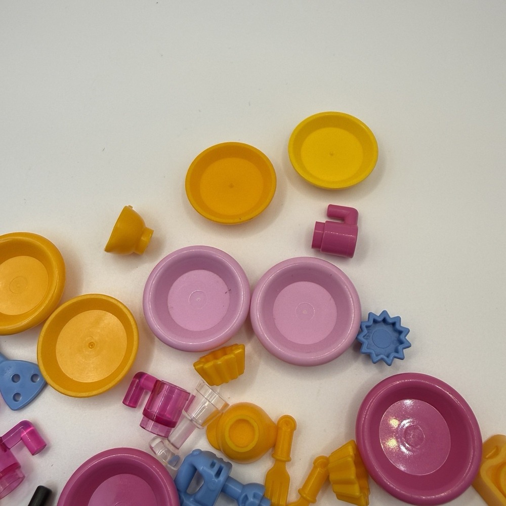 LEGO 50 Piece Kitchen Accessories Lot - Plates, Cups, Pans, Silverwear 004 - Picture 4 of 6